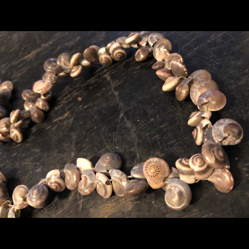Shell necklace - Picture 3 of 3